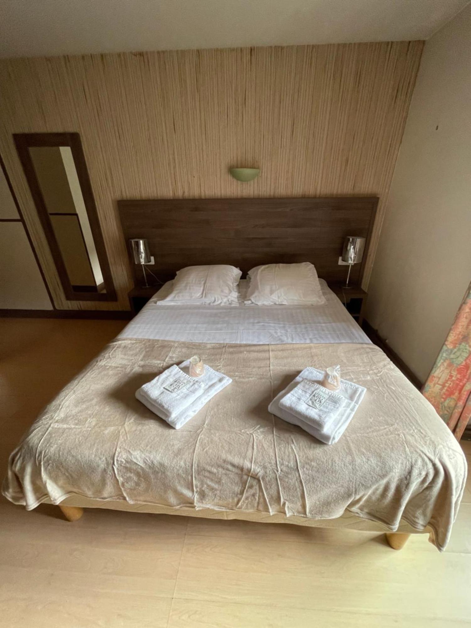 Hotel Du Commerce Semur-en-Auxois Zewnętrze zdjęcie