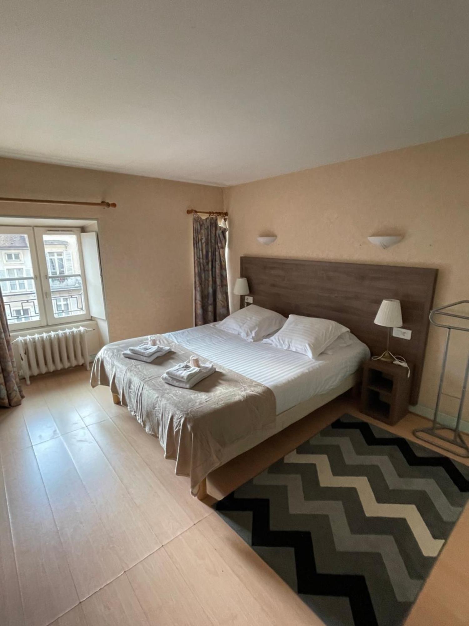 Hotel Du Commerce Semur-en-Auxois Zewnętrze zdjęcie